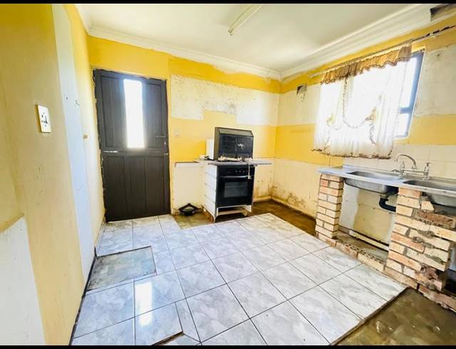 2 BEDROOM HOUSE FOR SALE IN UMLAZI Z